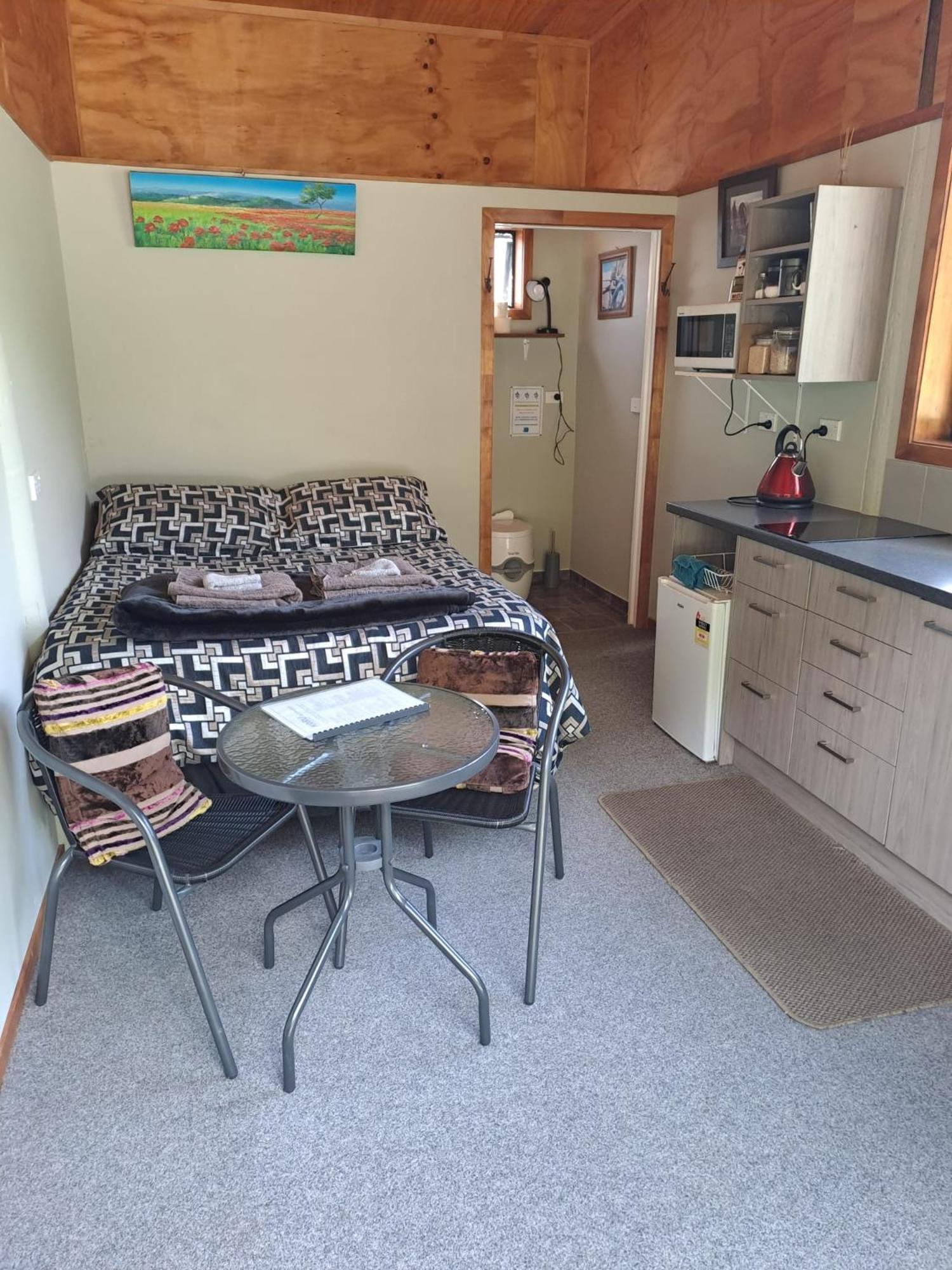 Koru Beachfront Holiday Cabins & Hot Tub Barrytown Zewnętrze zdjęcie