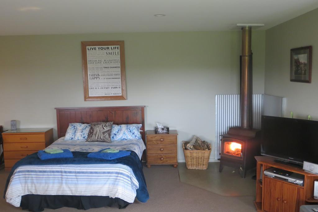 Koru Beachfront Holiday Cabins & Hot Tub Barrytown Zewnętrze zdjęcie